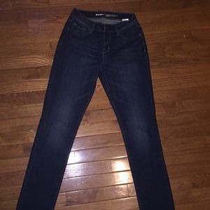 Old navy jeans no wear or tear